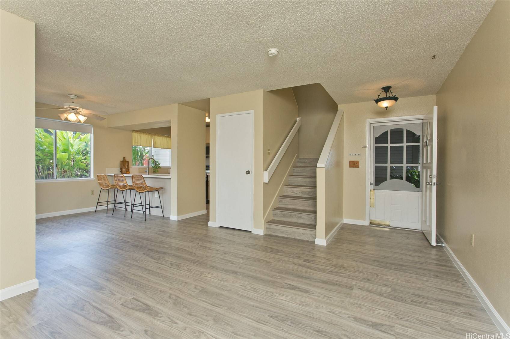 Mililani, HI 96789,95-1033 Kuauli ST #84