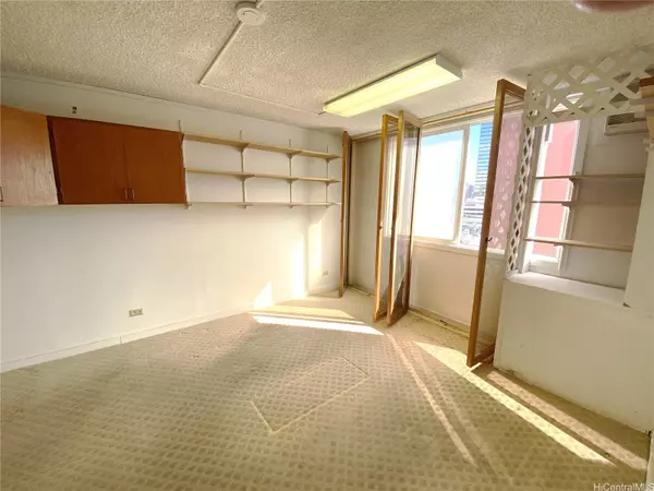 Honolulu, HI 96826,1670 Kalakaua AVE #605