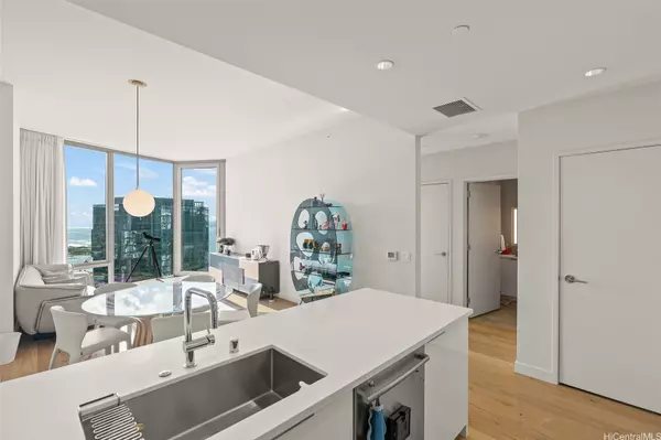 Honolulu, HI 96814,1001 Queen ST #PH 3904