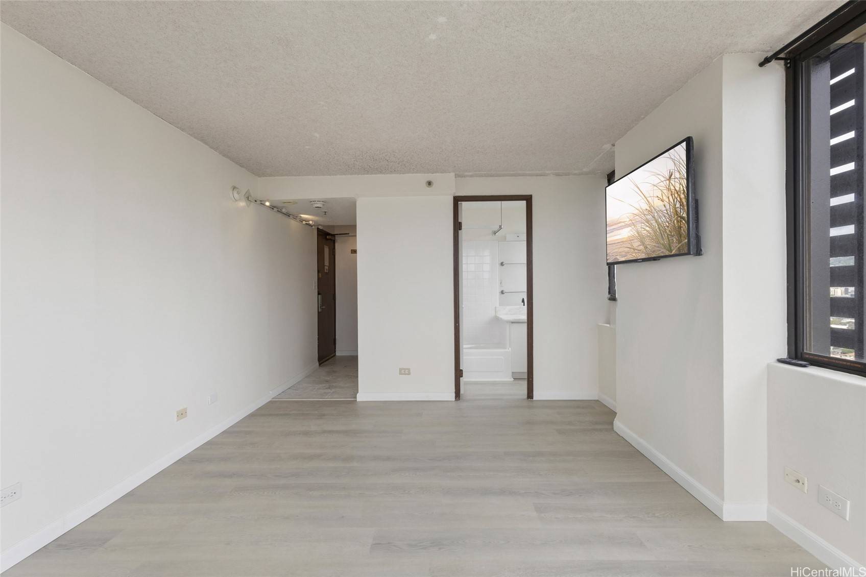 Honolulu, HI 96815,444 Niu ST #2111