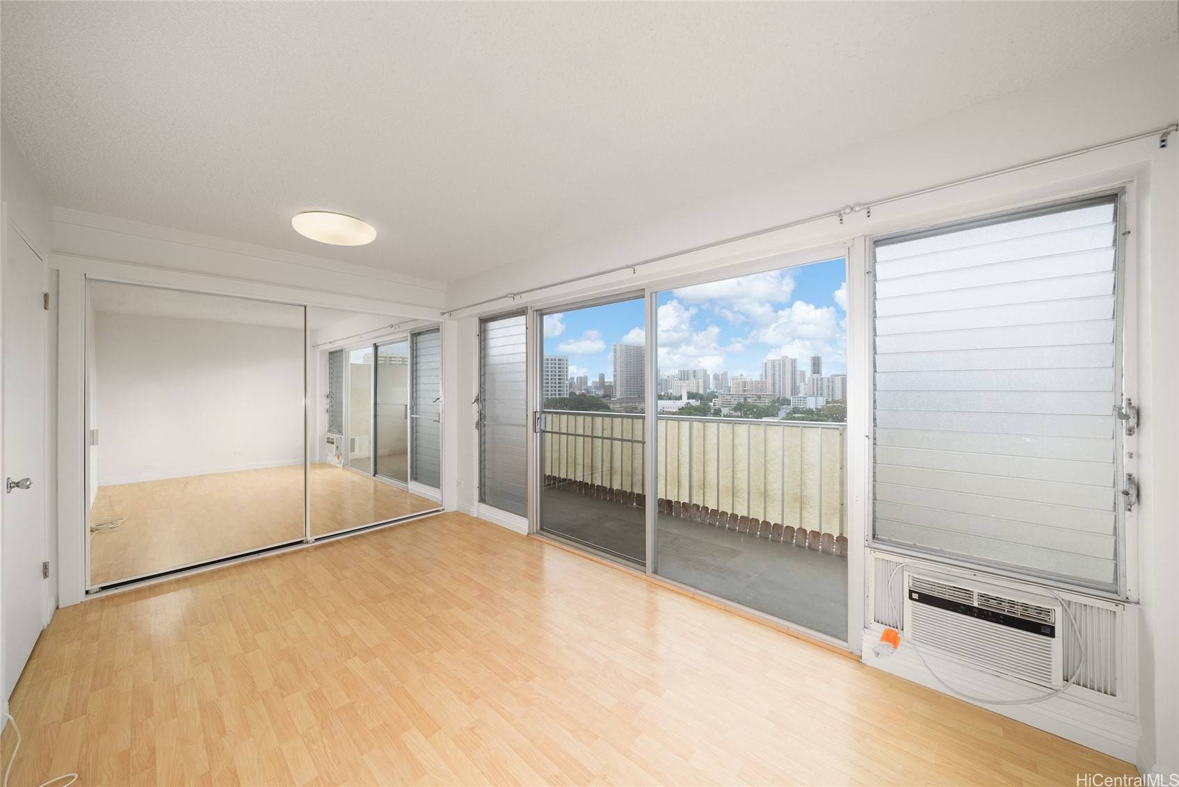 Honolulu, HI 96822,1620 Keeaumoku ST #805