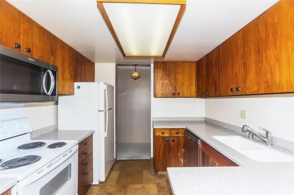 Honolulu, HI 96825,250 Kawaihae ST #12F