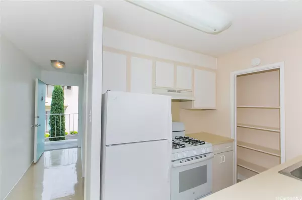 Honolulu, HI 96826,2873 S King ST #203