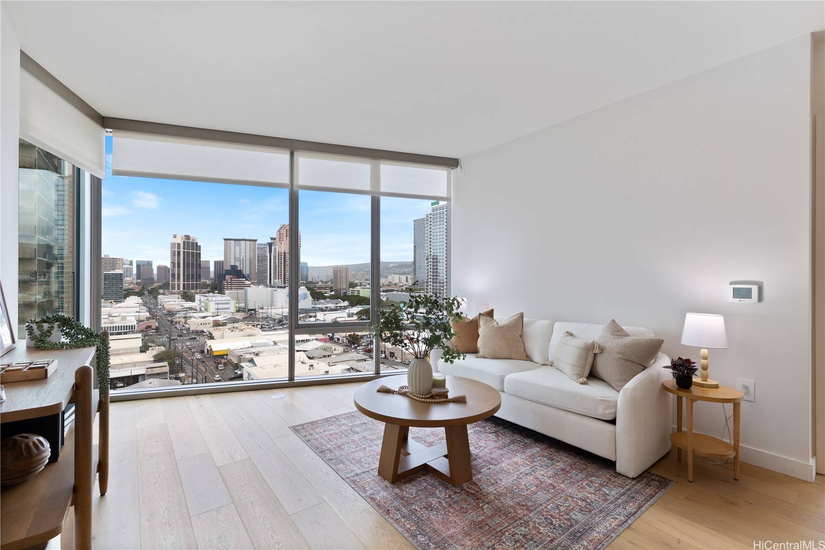 Honolulu, HI 96814,1001 Queen ST #1215