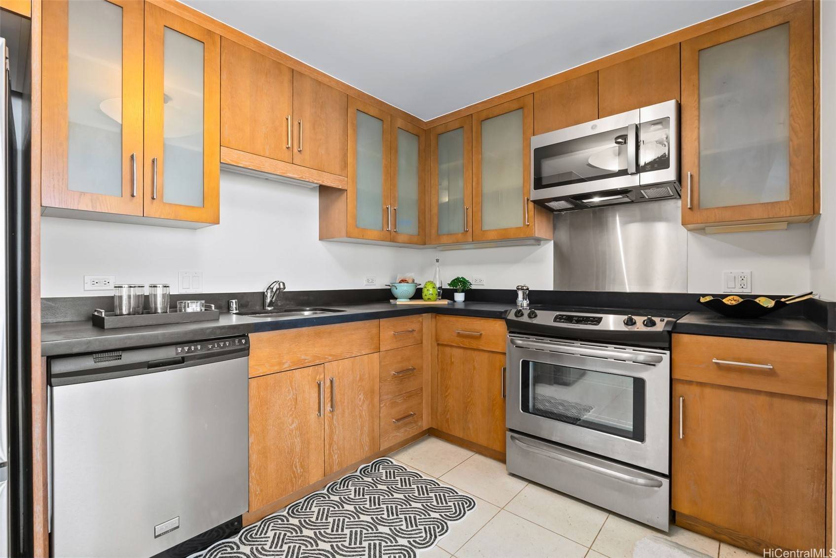 Honolulu, HI 96814,1009 Kapiolani BLVD #3708