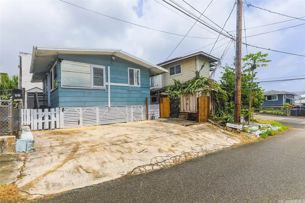 Honolulu, HI 96817,908 Simon RD