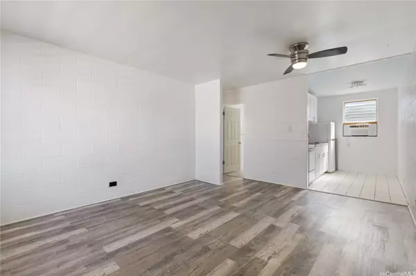 Waipahu, HI 96797,94-245 Leowahine ST #239