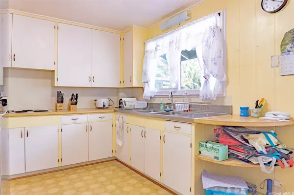 Kailua, HI 96734,1164 Manulani ST