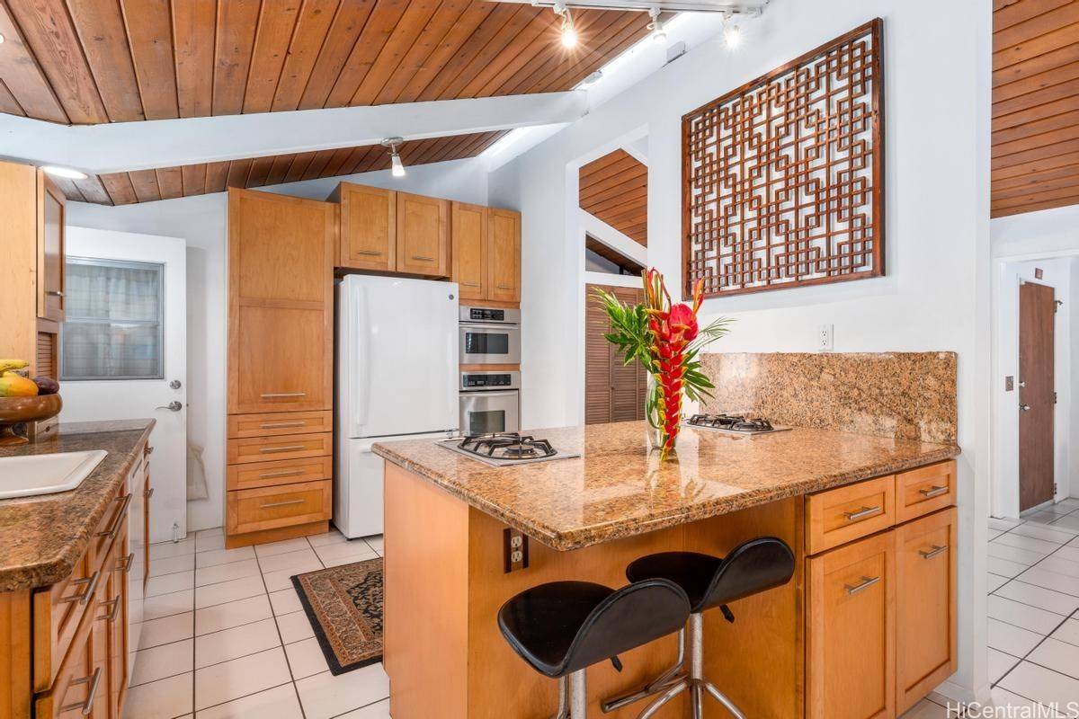 Kailua Kona, HI 96740,77-6476 Princess Keelikolani DR