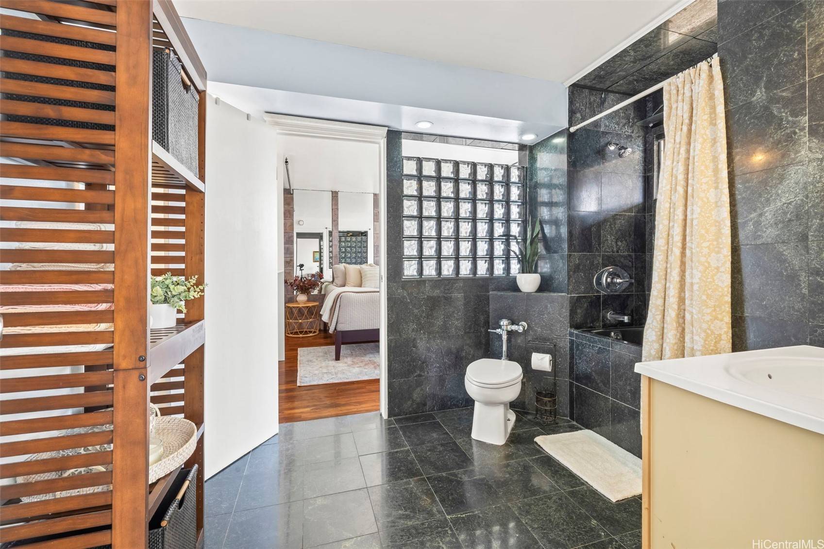 Honolulu, HI 96826,2754 Kuilei ST #2002