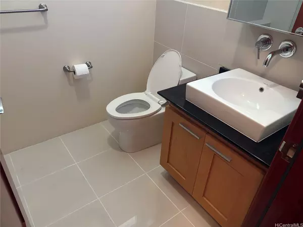 Honolulu, HI 96815,427 Launiu ST #403