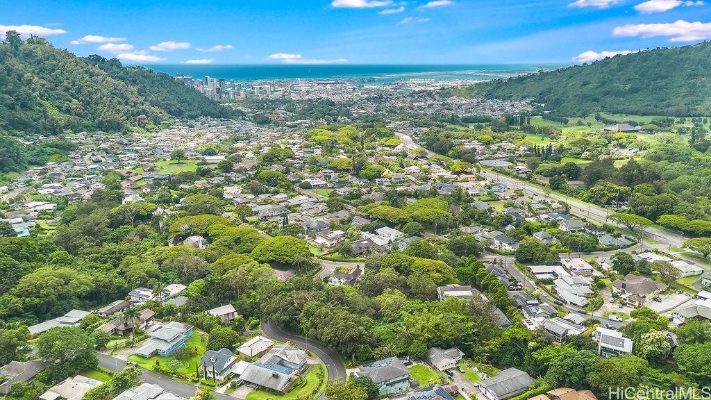 Honolulu, HI 96817,3242 Pelekane DR