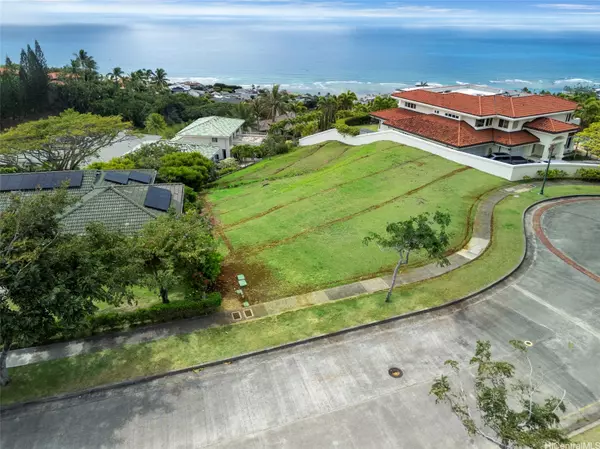 635 Moaniala ST, Honolulu, HI 96821