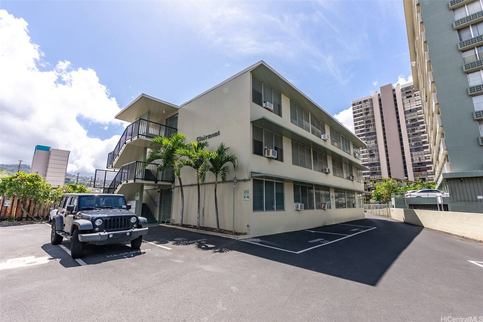 Honolulu, HI 96826,909 Kahuna LN #305
