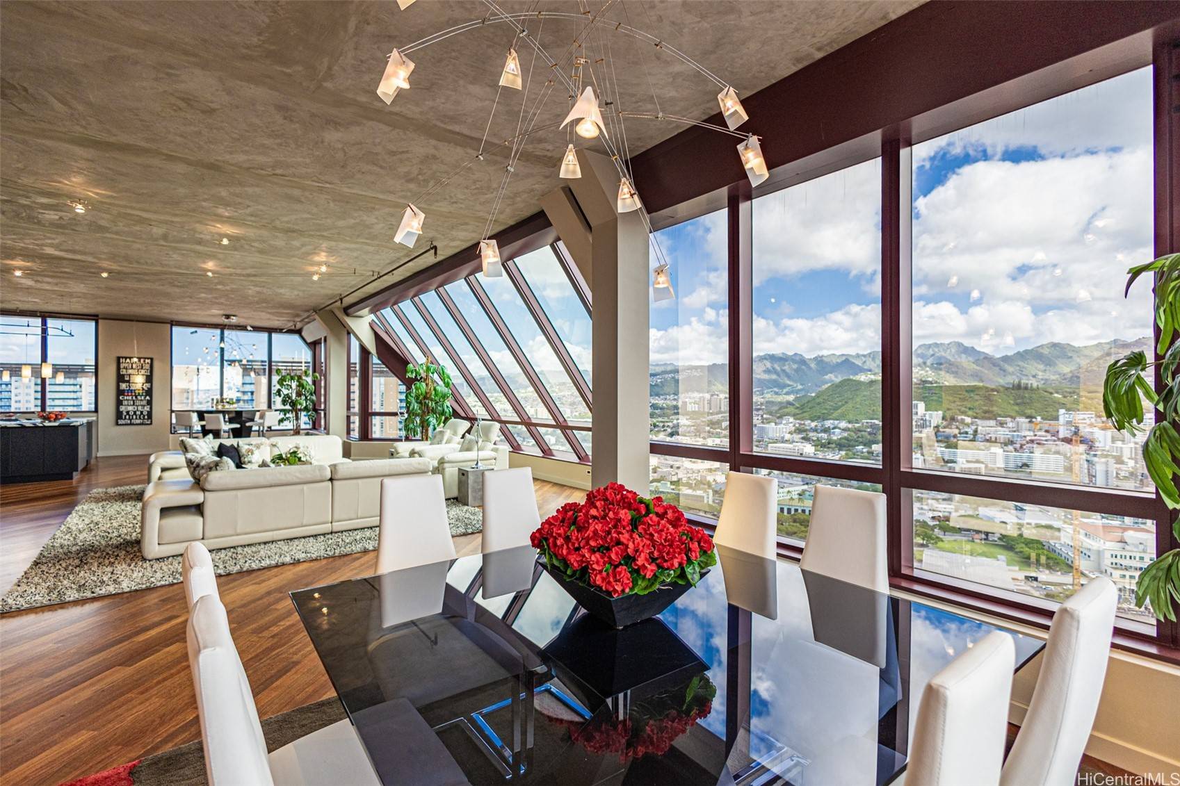 Honolulu, HI 96813,725 Kapiolani BLVD #3903