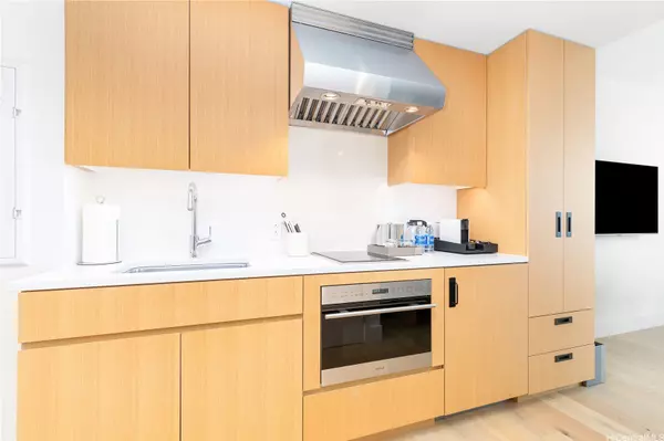 Honolulu, HI 96814,1390 Kapiolani BLVD #3808