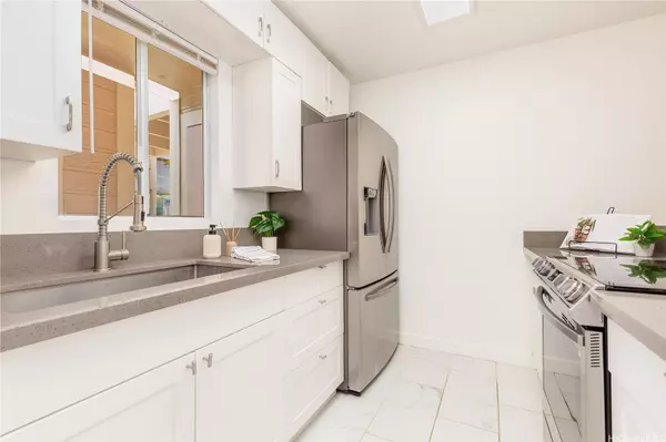 Kapolei, HI 96707,92-1163 Palahia ST #E102