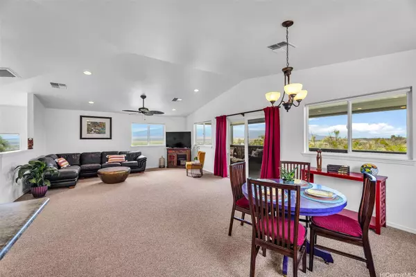 Wailuku, HI 96793,801 Haawi ST