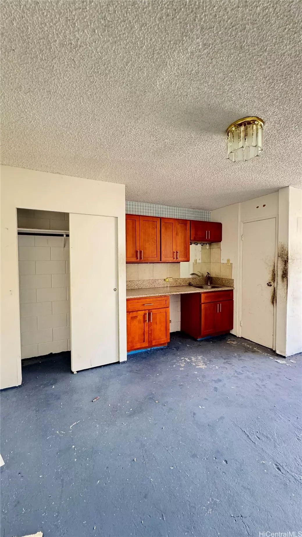 Honolulu, HI 96815,2509 Ala Wai BLVD #904