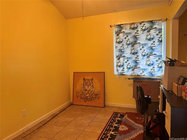 Pahoa, HI 96778,15-2737 Lalakea ST