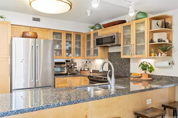 Honolulu, HI 96813,600 Queen ST #607