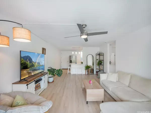 Mililani, HI 96789,95-2035 Waikalani PL #B306