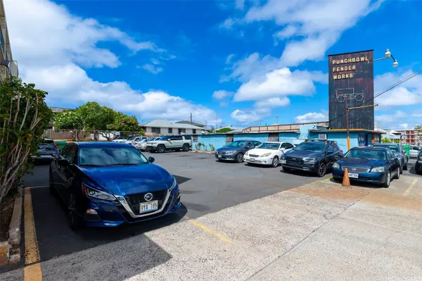 Honolulu, HI 96816,3427 Waialae AVE