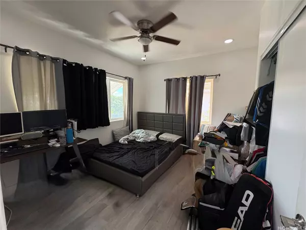 Honolulu, HI 96816,1523 St Louis DR