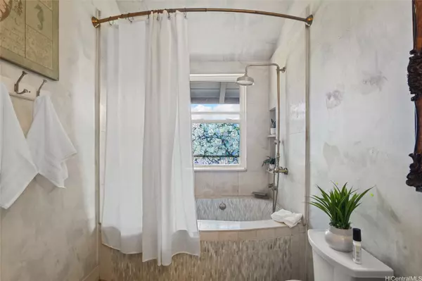 Laie, HI 96762,55-497 NE Kamehameha HWY #D