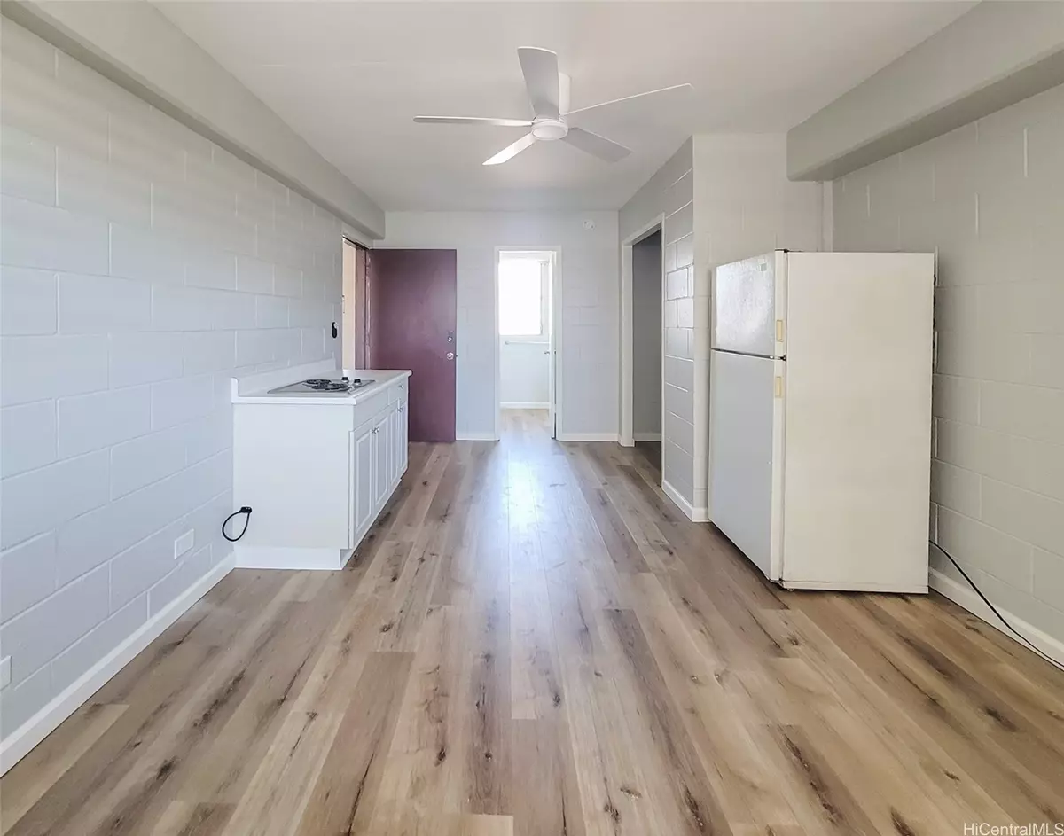 Honolulu, HI 96817,526 N School ST #206