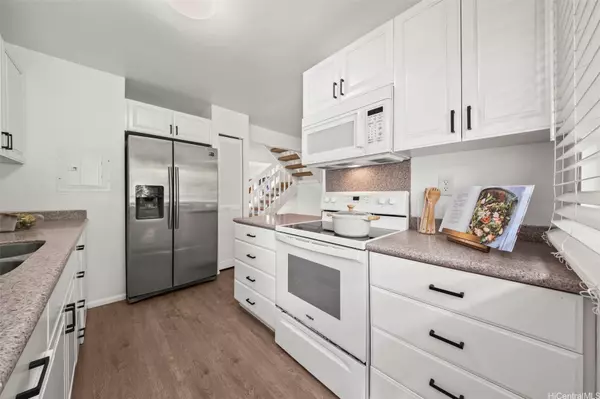 Mililani, HI 96789,94-190 Anania DR #325