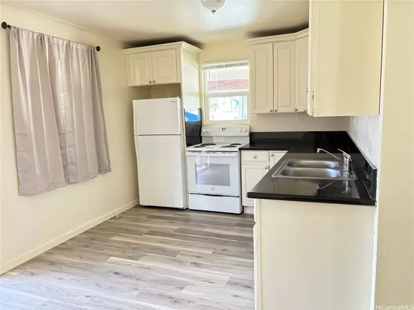 Waianae, HI 96792,85-342 Farrington HWY #B2