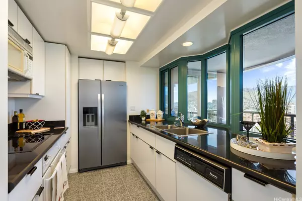 Honolulu, HI 96815,1888 Kalakaua AVE #2201 (Mauka Tower)