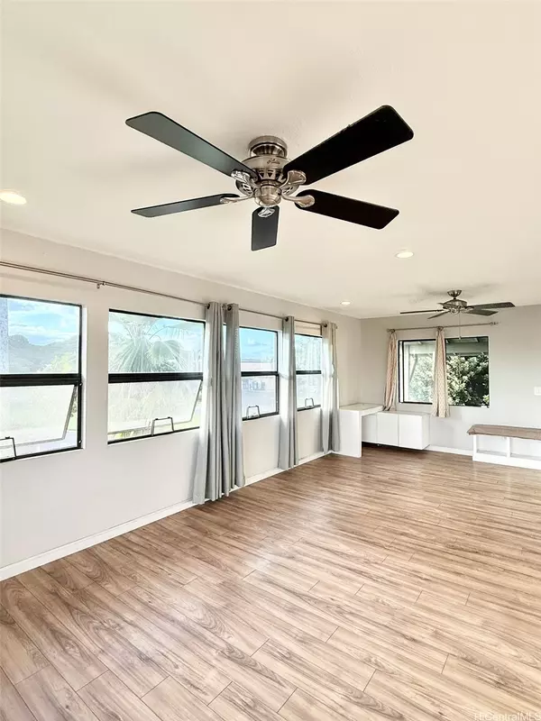 Honolulu, HI 96789,95-349 Kuahelani AVE #T2