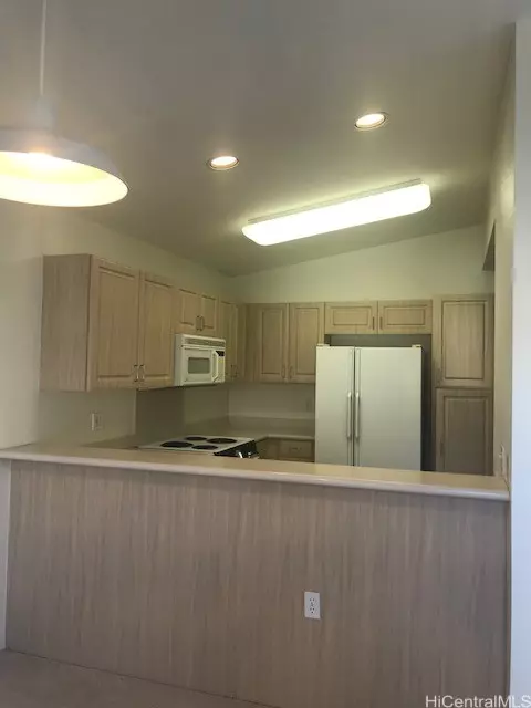 Kapolei, HI 96707,92-1465 Aliinui DR #34A