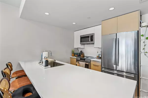 Honolulu, HI 96814,1001 Queen ST #3209