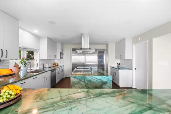 Honolulu, HI 96821,96 Moaniala PL