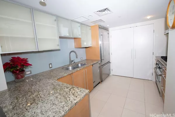 Honolulu, HI 96814,1177 Queen ST #806