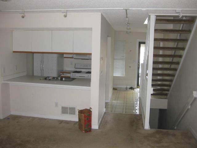Columbus, OH 43235,2373 Winona Drive #85b