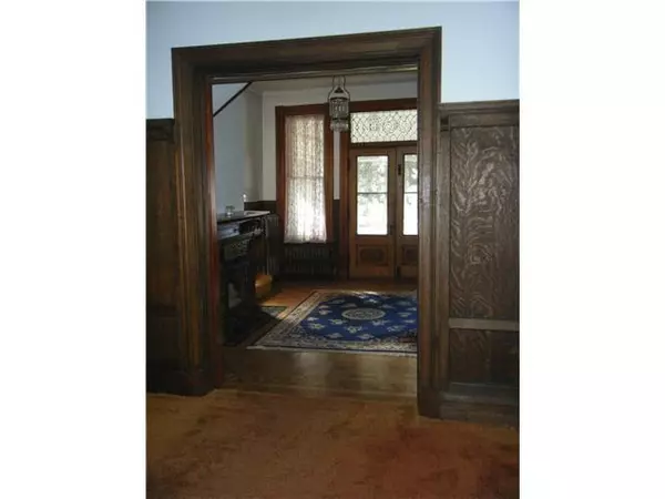 London, OH 43140,64 N Main Street