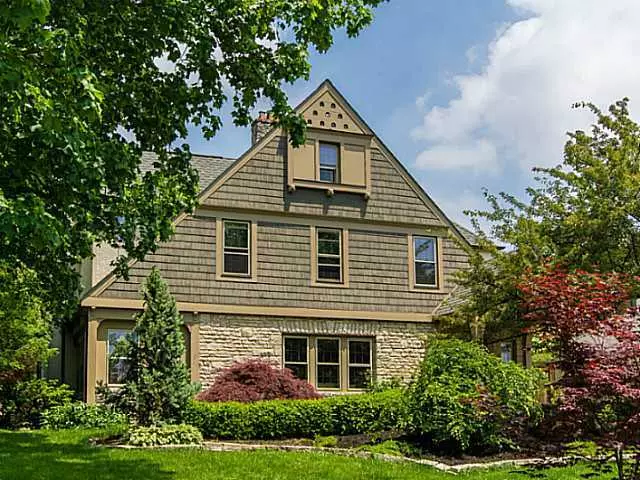 2206 Yorkshire Road, Upper Arlington, OH 43221