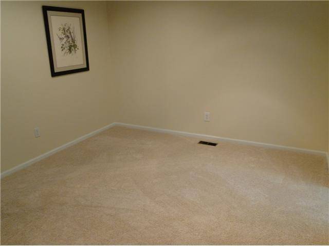 Upper Arlington, OH 43220,2136 N Coach Road #13