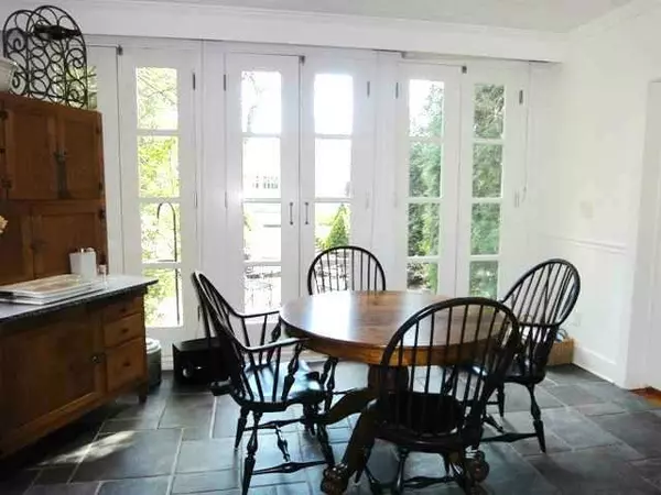 Granville, OH 43023,215 W Broadway