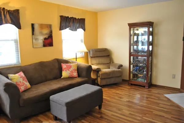 7640 Charlesway Drive, Worthington, OH 43085