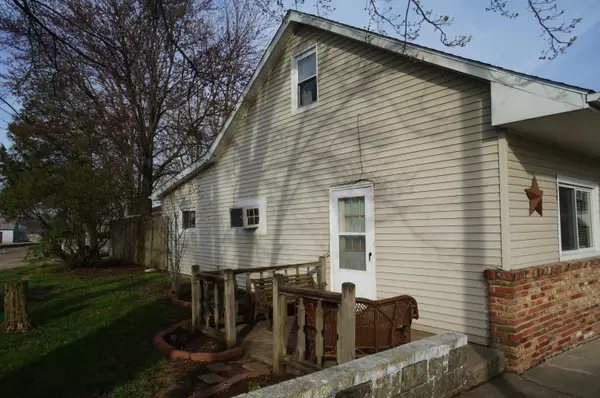 London, OH 43140,123 S OAK Street