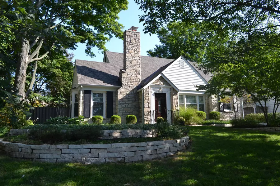 1572 Barrington Road, Upper Arlington, OH 43221