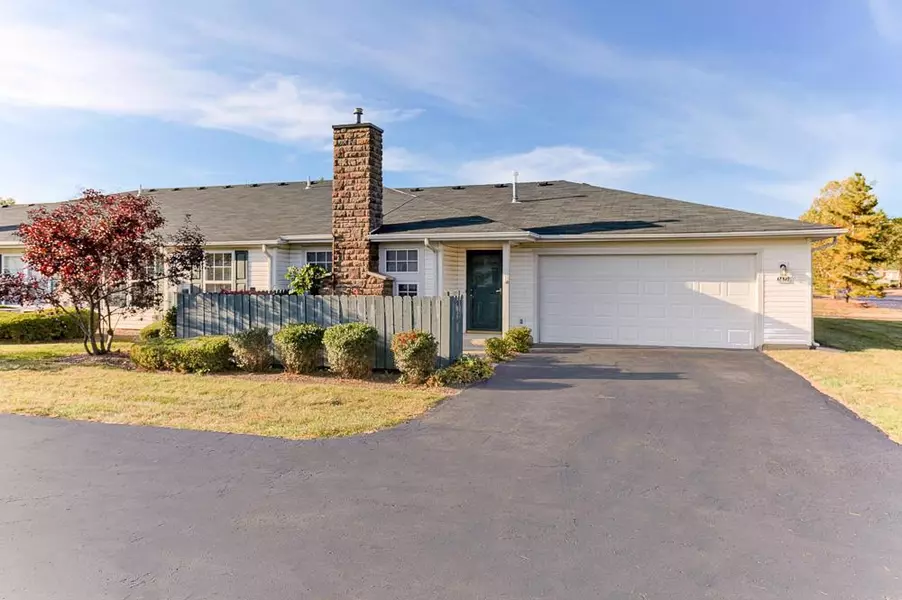 2427 Crystal Springs Drive, Hilliard, OH 43026