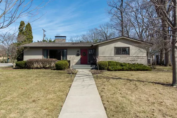 3184 Herrick Road, Upper Arlington, OH 43221