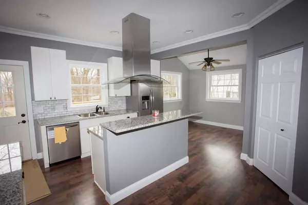 London, OH 43140,196 W High Street