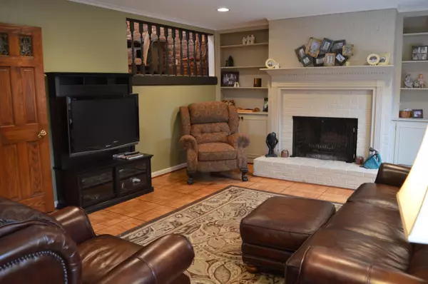 Worthington, OH 43085,970 N High Street #D